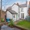 Beautiful Redbrick Home in Ruthin Centre & Parking