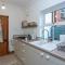 Beautiful Redbrick Home in Ruthin Centre & Parking