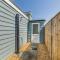 Pass the Keys Charming Chalet A Stones Throw From The Beach - 奇切斯特