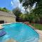 MAGNITO Mini-Mansion at IAH with pool & gym - همبل