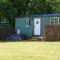 The Laburnum Retreat Shepherd Hut private hot Tub