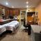 Lovely 3- bedroom apartment with street parking.