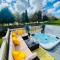 Lakeshore Lodge with Hot Tub