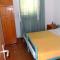 Apartments with parking space Vrisnik, Hvar - 4051