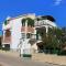 Apartments with parking space Grebastica, Sibenik - 4252