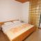 Apartments with a parking space Tkon, Pasman - 4307