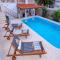 Seaside apartments with a swimming pool Jelsa, Hvar - 2067 - 耶尔萨