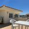 Seaview apartment with roof terrace