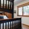 Grayfox 2 Pet-Friendly, 5-Star with Private Hot Tub, 2 Car Garage and Prime Location condo
