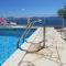 Apartments and rooms with a swimming pool Brist, Makarska - 15620 - Brist