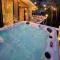 Gower Villa Luxury Cottage, 2 bedroom en-suite with Hot Tub - Clynderwen