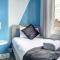 Cheerful 2 Bedroom Home, Sleeps 5 Guest Comfy, 1x Double Bed, 3x Single Beds, Free Parking, Free WiFi, Suitable For Business, Leisure Guest,Coventry, Midlands