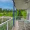 Dock, Slip and Pool Breezy Lake Ozark Escape - بحيرة أوزارك