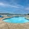 Dock, Slip and Pool Breezy Lake Ozark Escape - بحيرة أوزارك