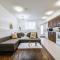 Tropical Oasis - King Beds - Free Netflix & Parking - Fast Wi-Fi