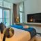 HiGuests - Roomy and Chic Studio with Panoramic Canal Views - Dubaj