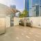 HiGuests - Roomy and Chic Studio with Panoramic Canal Views - Dubaj