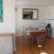 Coot Cottage - holiday house with fantastic lake views