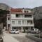 Apartments with a swimming pool Zakucac, Omis - 5954 - Omiš