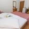 Triple Room Brela 6056a