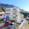 Apartments with a parking space Mali Rat (Omis) - 7482 - Sumpetar