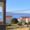 Apartments with a parking space Mali Rat (Omis) - 7482 - Sumpetar