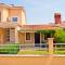 Family friendly apartments with a swimming pool Vinkuran, Pula - 7444 - Vinkuran
