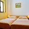 Family friendly apartments with a swimming pool Vinkuran, Pula - 7444 - Vinkuran