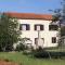 Apartments with a parking space Peroj, Fazana - 7516