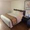 Smokey Point Motor Inn - 阿灵顿