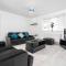 Modern 4 bedroom home ideal for Contractors, Groups and families ,FREE parking for multiple vehicle's - 伯明翰