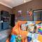 Art-Filled Bohemian 1 Bedroom Apt 2 Beds Colourful Praise Inn Apartment