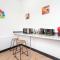 Vibrant Funkily Decorated 2 Bedroom 4 Beds Central Location