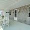 2 Decks + Beach Access: Oceanfront Getaway!