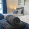 The Retreats 2 Kenfig Hill Pet Friendly 2 Bedroom Flat with King Size bed twin beds and sofa bed sleeps up to 5 people - Kenfig Hill