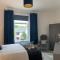 The Retreats 2 Kenfig Hill Pet Friendly 2 Bedroom Flat with King Size bed twin beds and sofa bed sleeps up to 5 people - Kenfig Hill