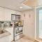 Heated Saltwater Pool and Bar Del Ray Cottage!
