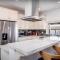 THREE TREE VILLA w/ EV Charging - Yucca Valley