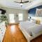 Laidback, Spacious Luxury with Hot Tub, Fully Stocked and Private Beach Access