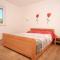 Apartments with a parking space Duce, Omis - 9437 - Dugi Rat