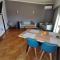 Penthouse spacious w super wifi & terrace, 2 min from metro - Atény