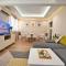 Modern Central 2-Bedroom Apartment with Parking