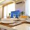 Modern Central 2-Bedroom Apartment with Parking