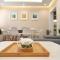 Modern Central 2-Bedroom Apartment with Parking
