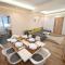 Modern Central 2-Bedroom Apartment with Parking