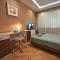Modern Central 2-Bedroom Apartment with Parking
