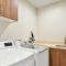 Walk to Skiing at Frostwood Gondola, Luxury Townhome on Golf Course, Private Hot Tub, Mountain Views