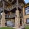 Walk to Skiing at Frostwood Gondola, Luxury Townhome on Golf Course, Private Hot Tub, Mountain Views