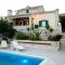 Holiday house with a swimming pool Plano, Trogir - 11897