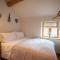 Bramble Cottage - Cosy 2 Bed With Deluxe HOT TUB & Log Burner - هيريفورد